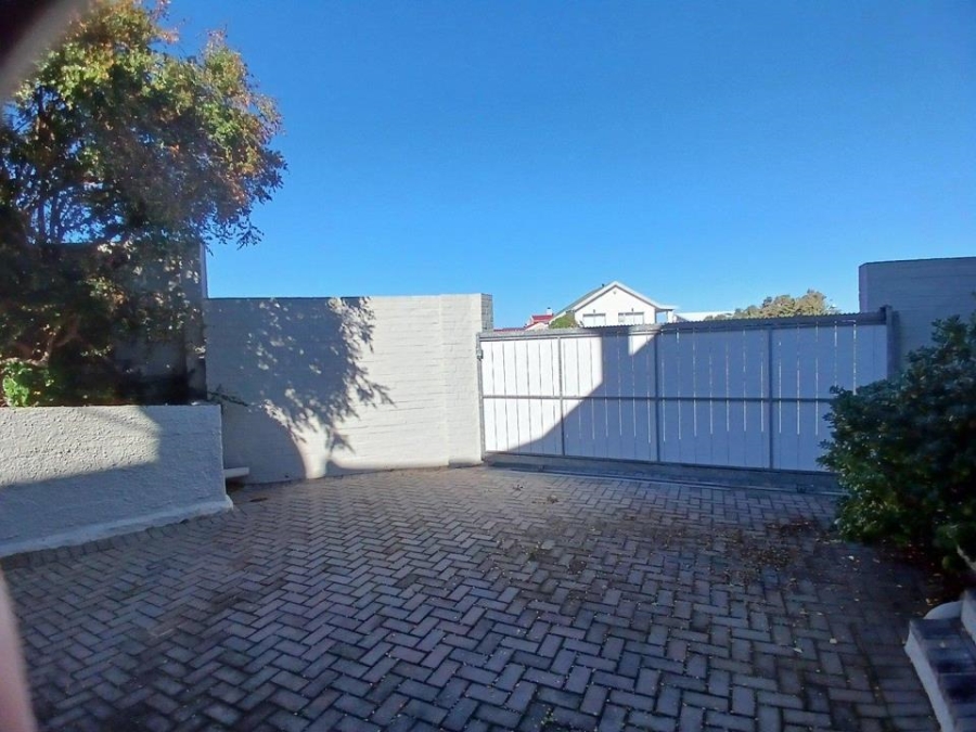 4 Bedroom Property for Sale in De Kelders Western Cape